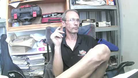 Snapshot of 04oldskool chatting on 12.12.24 04oldskool online show from 12.12.24