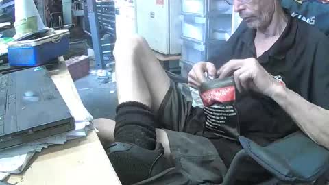 Snapshot of 04oldskool chatting on 10.15.25 04oldskool online show from 10.15.25