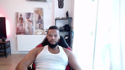 Snapshot of 0_kingsley chatting on 10.06.25 Kingsley online show from 10.06.25