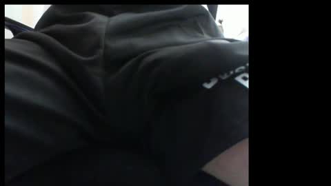 Snapshot of 10mm_socket chatting on 11.25.25 10mm_socket online show from 11.25.25