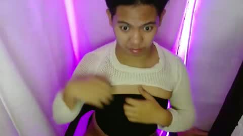 Snapshot of 11inchsinglecious chatting on 12.19.24 HUGECOCK online show from 12.19.24