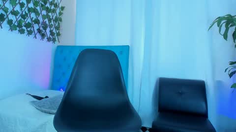 Snapshot of 19vanee chatting on 02.23.25 stef read my description online show from 02.23.25