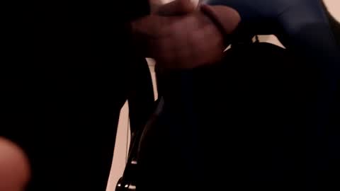 i erupt if you suck ur nipples 4 me and look at the camera while watching me online show from 02.24.25