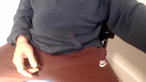 i erupt if you suck ur nipples 4 me and look at the camera while watching me online show from 02.14.26