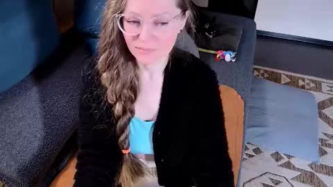 Snapshot of 1goldilocks chatting on 05.02.26 online show from 05.02.26
