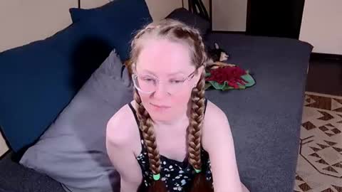 Snapshot of 1goldilocks chatting on 06.17.26 online show from 06.17.26
