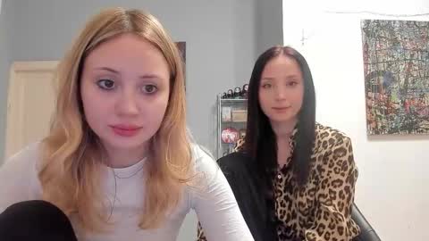 Snapshot of 1lovepizza chatting on 11.16.25 1lovepizza online show from 11.16.25