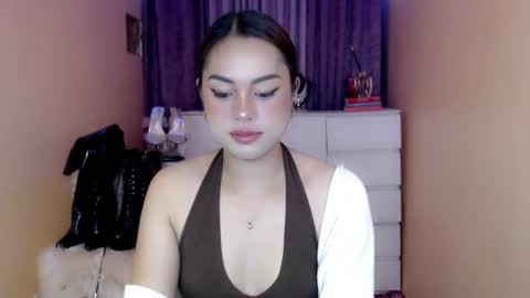 Snapshot of 1miracle_tranny chatting on 06.27.26 1miracle_tranny online show from 06.27.26