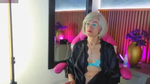 Snapshot of 1miss_monserrate chatting on 05.11.26 Miss Monserrate online show from 05.11.26
