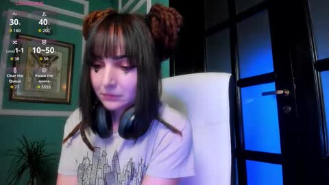 Moona  online show from 11.02.25