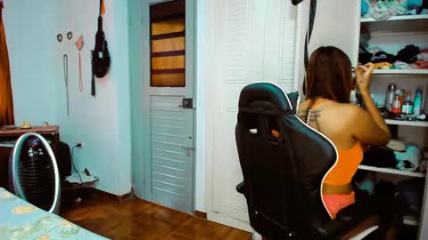 Snapshot of 2girls__dream chatting on 02.23.25 samantha sharon online show from 02.23.25