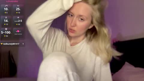 Snapshot of 2kepler22b chatting on 10.29.25  . online show from 10.29.25