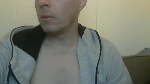 2small4you83 online show from 11.26.25