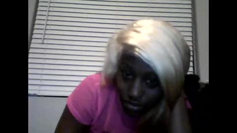 Snapshot of 304divinekarma chatting on 10.26.25 GamerBaddieLux online show from 10.26.25