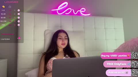 Venus Raee online show from 02.26.25