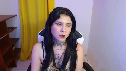 Snapshot of 3rika_gomez chatting on 10.26.25 erika online show from 10.26.25