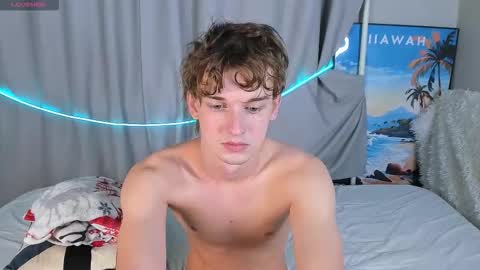 Snapshot of 4ever_dude chatting on 09.24.25 Andrew online show from 09.24.25