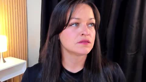 Snapshot of 4ngel_greey chatting on 09.17.25 ... .     Angel     . ... online show from 09.17.25