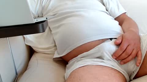 F E L I X -  -  F O ll O W      M E  online show from 04.19.26