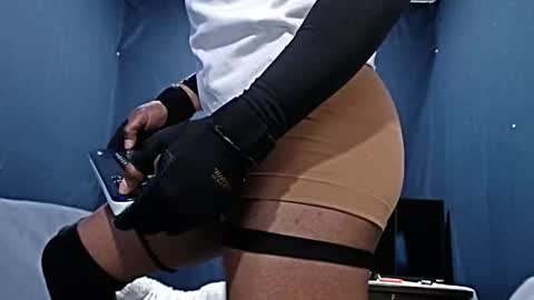 Snapshot of 5hbk chatting on 11.12.25 Tettaz GetitJusy4ya online show from 11.12.25