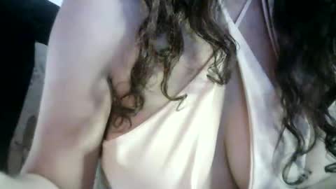 Snapshot of 77lilu chatting on 10.12.25 Lilu online show from 10.12.25