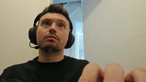 Snapshot of 8inchdude93 chatting on 09.10.25 8inchdude93 online show from 09.10.25