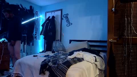 Snapshot of 9_25 chatting on 01.04.25 8over6 online show from 01.04.25