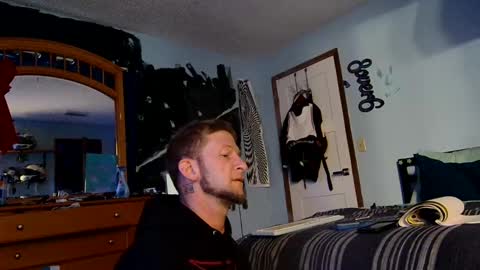 Snapshot of 9_25 chatting on 01.12.25 8over6 online show from 01.12.25