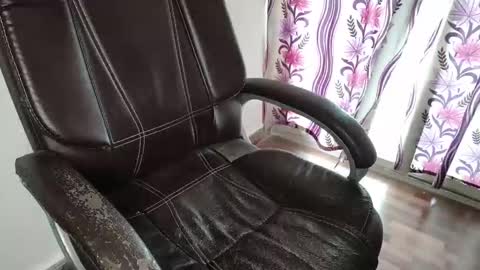 _aleena_ online show from 10.25.25