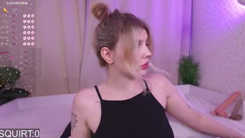 Snapshot of _aleksa chatting on 09.10.25 Alexa online show from 09.10.25