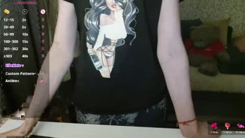 Snapshot of _alicecullen_ chatting on 11.22.25 AliceCullen online show from 11.22.25