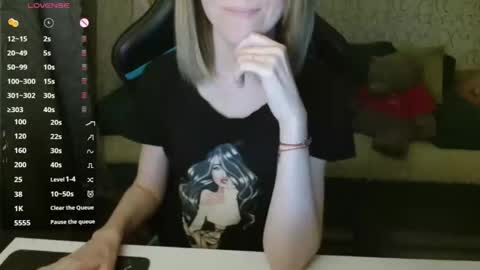 Snapshot of _alicecullen_ chatting on 11.23.25 AliceCullen online show from 11.23.25