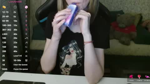 Snapshot of _alicecullen_ chatting on 11.24.25 AliceCullen online show from 11.24.25