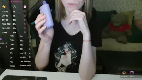 Snapshot of _alicecullen_ chatting on 11.30.25 AliceCullen online show from 11.30.25