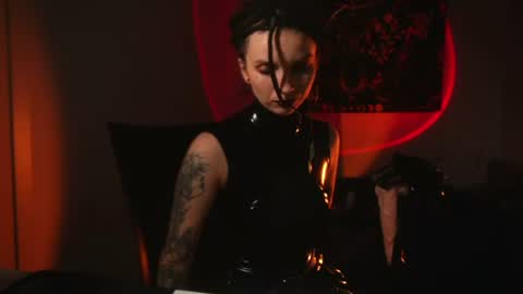 Snapshot of _alicemorrison_ chatting on 06.18.26 Alice Morrison Mistress Datura online show from 06.18.26