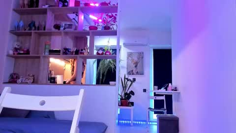 Mia online show from 09.27.25