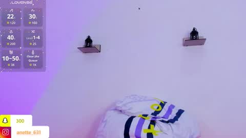 Snapshot of _anette chatting on 10.13.25 Anette online show from 10.13.25