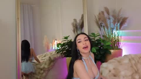 Snapshot of _anna_bloom chatting on 05.19.26 Anna online show from 05.19.26