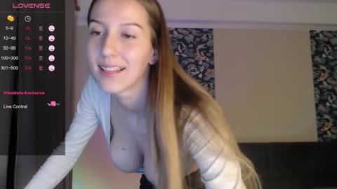 Snapshot of _annymars_ chatting on 11.16.25 Anny online show from 11.16.25