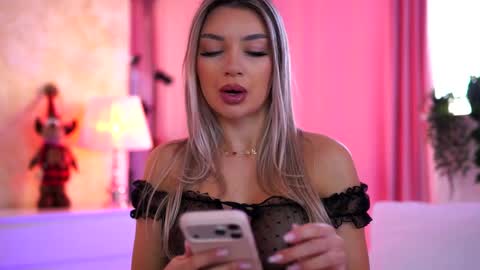 Arielle online show from 12.19.25