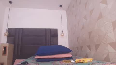 Snapshot of _arle_ chatting on 02.25.25 Arlet online show from 02.25.25