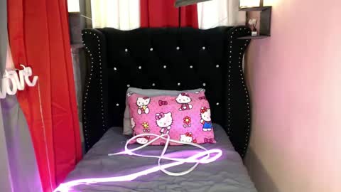 Snapshot of _athenamiller_ chatting on 02.11.25 SelfsuckAthena online show from 02.11.25