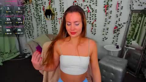 Snapshot of _bellaclark chatting on 02.24.26 Bella online show from 02.24.26