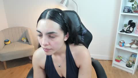 Bella Evans online show from 02.04.25