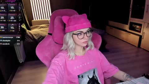 Olivia Subscribe to my Fansly -   online show from 05.31.26