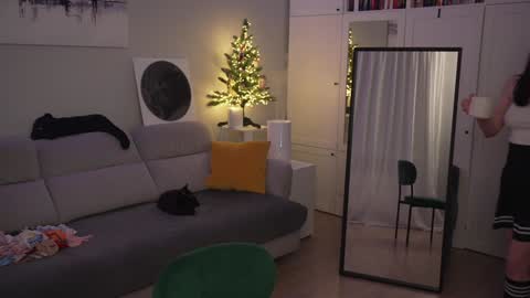 Snapshot of _blackbee_ chatting on 12.08.24 Lili online show from 12.08.24