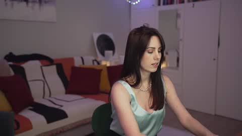 Snapshot of _blackbee_ chatting on 01.12.25 Lili online show from 01.12.25