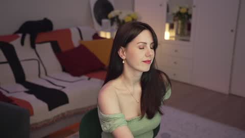 Snapshot of _blackbee_ chatting on 01.28.25 Lili online show from 01.28.25