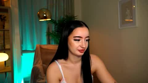 Snapshot of _blackpeaarl chatting on 12.20.25 Pearl online show from 12.20.25