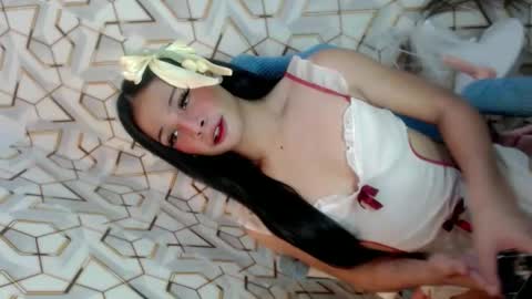 Snapshot of _caroline18_ chatting on 05.05.26 Kate flores online show from 05.05.26